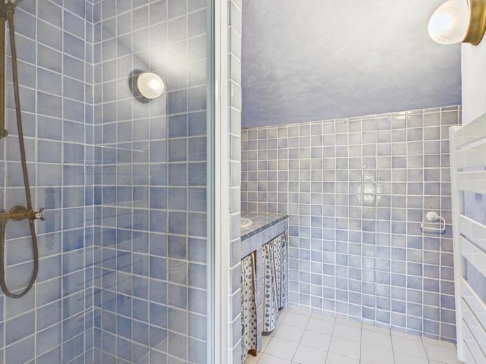 Image No.20-6 Bed House for sale