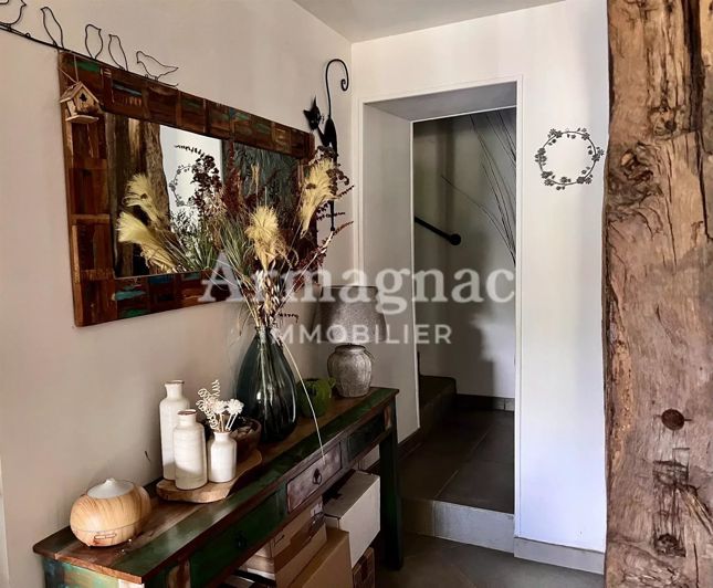 Image No.10-3 Bed House for sale