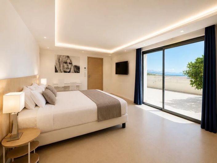 Image No.18-7 Bed House for sale