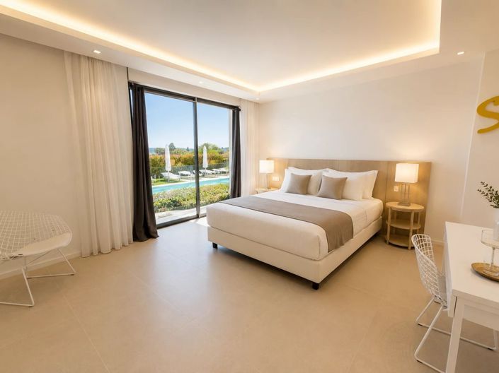 Image No.24-7 Bed House for sale