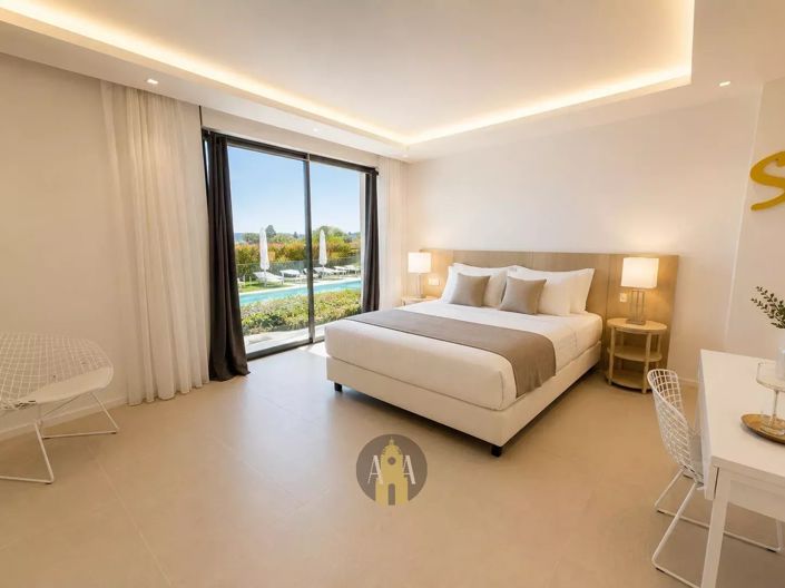 Image No.24-7 Bed House for sale