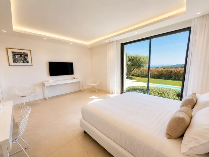 Image No.25-7 Bed House for sale