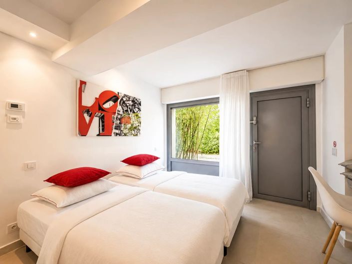 Image No.26-7 Bed House for sale