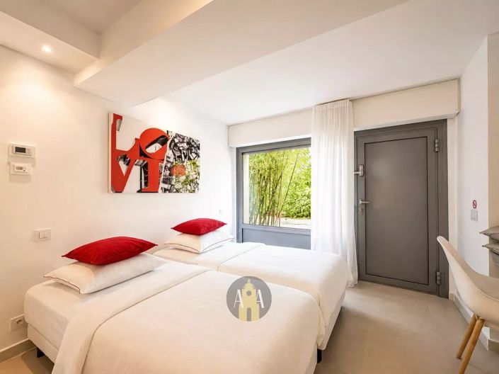 Image No.26-7 Bed House for sale