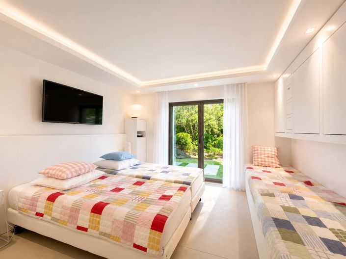 Image No.27-7 Bed House for sale