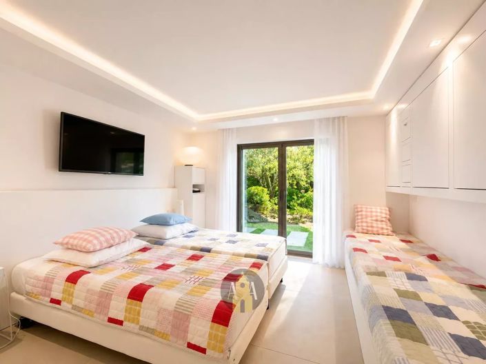 Image No.27-7 Bed House for sale