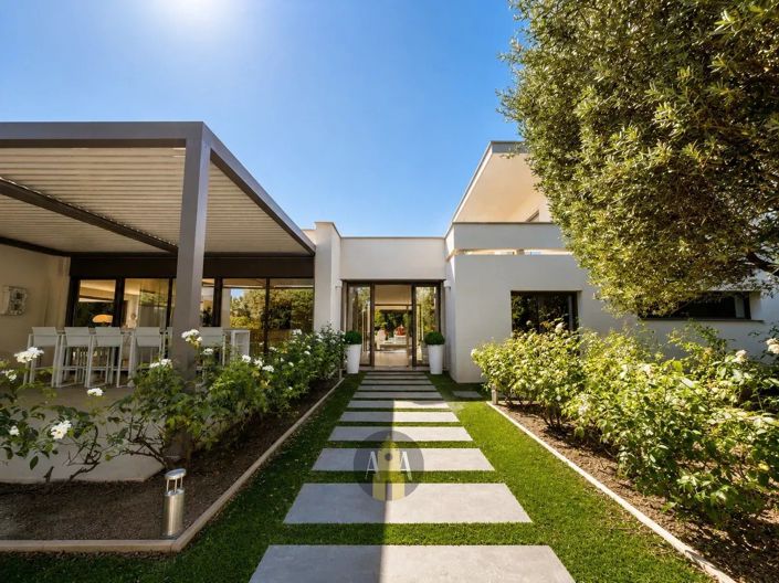 Image No.32-7 Bed House for sale