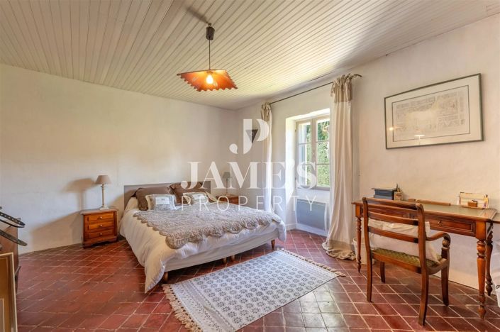 Image No.5-2 Bed House for sale