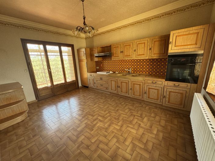 Image No.10-8 Bed House for sale