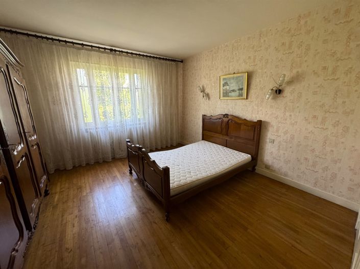 Image No.5-8 Bed House for sale