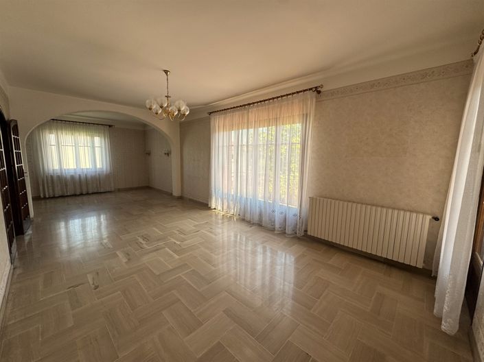 Image No.7-8 Bed House for sale