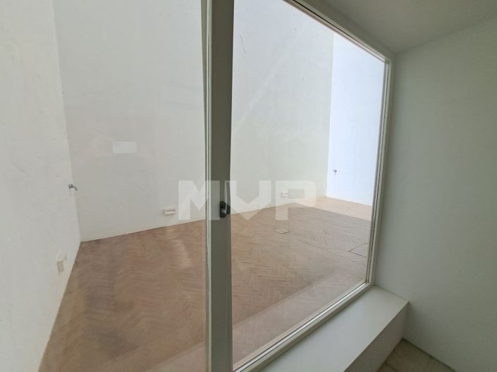 Image No.17-4 Bed House for sale