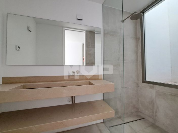 Image No.20-4 Bed House for sale