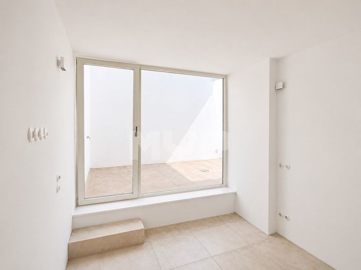 Image No.24-4 Bed House for sale