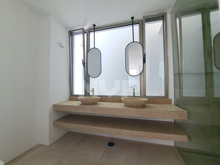 Image No.28-4 Bed House for sale
