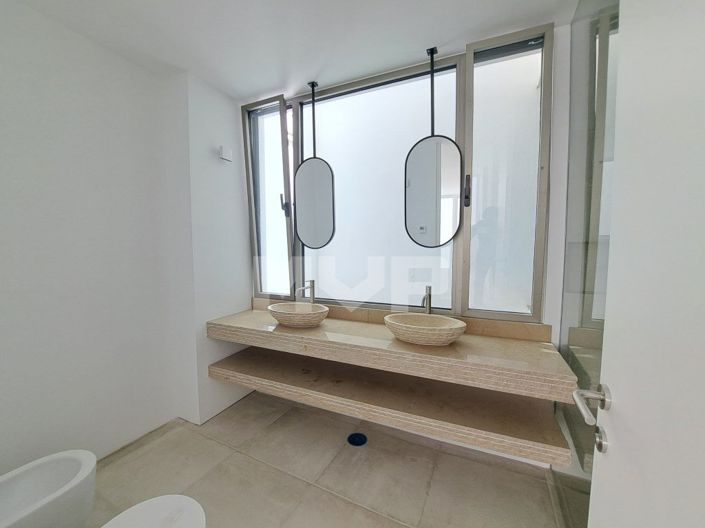 Image No.34-4 Bed House for sale