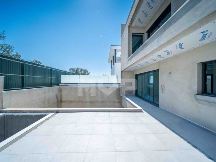 Image No.10-3 Bed House for sale
