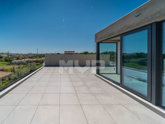 Image No.19-3 Bed House for sale