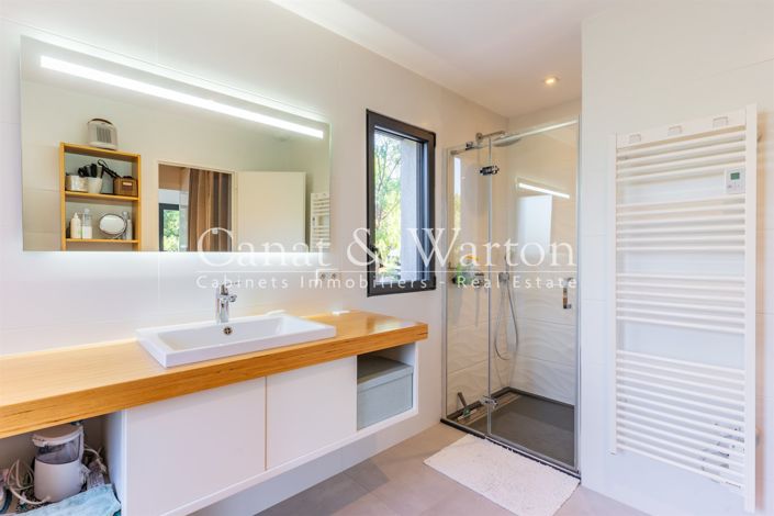 Image No.14-3 Bed House for sale