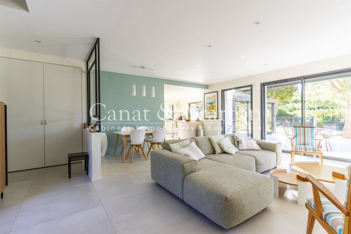 Image No.8-3 Bed House for sale