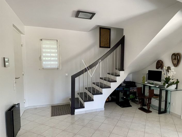Image No.10-4 Bed House for sale