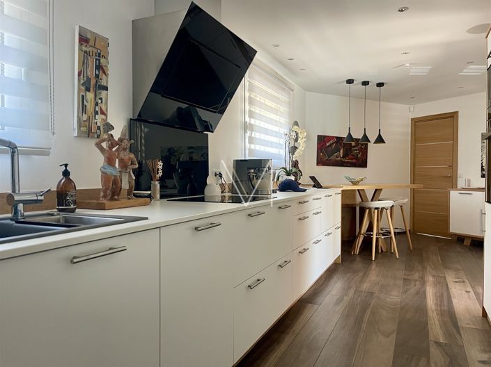 Image No.17-4 Bed House for sale