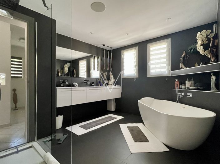 Image No.19-4 Bed House for sale