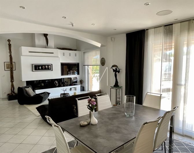 Image No.8-4 Bed House for sale