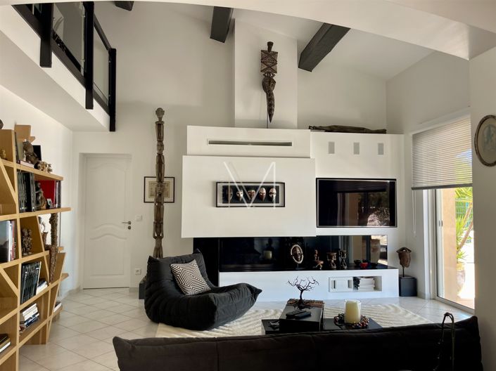 Image No.9-4 Bed House for sale