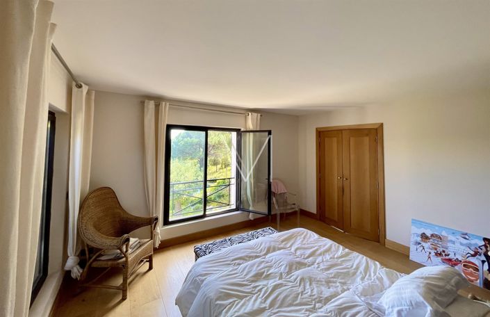 Image No.17-5 Bed House for sale