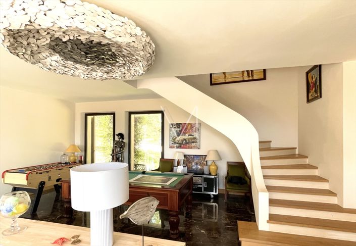 Image No.21-5 Bed House for sale