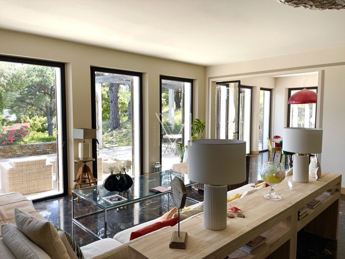 Image No.25-5 Bed House for sale