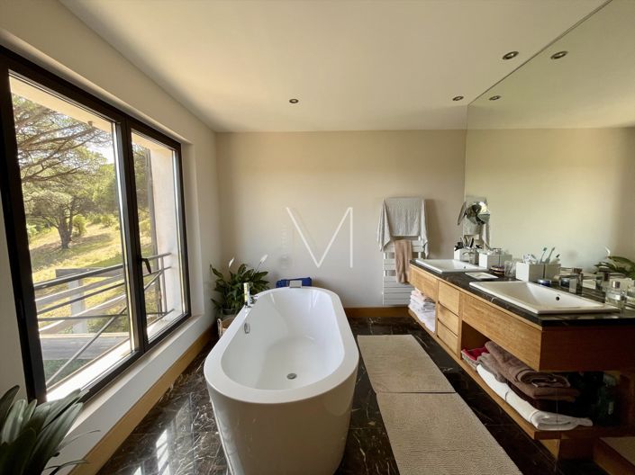 Image No.29-5 Bed House for sale