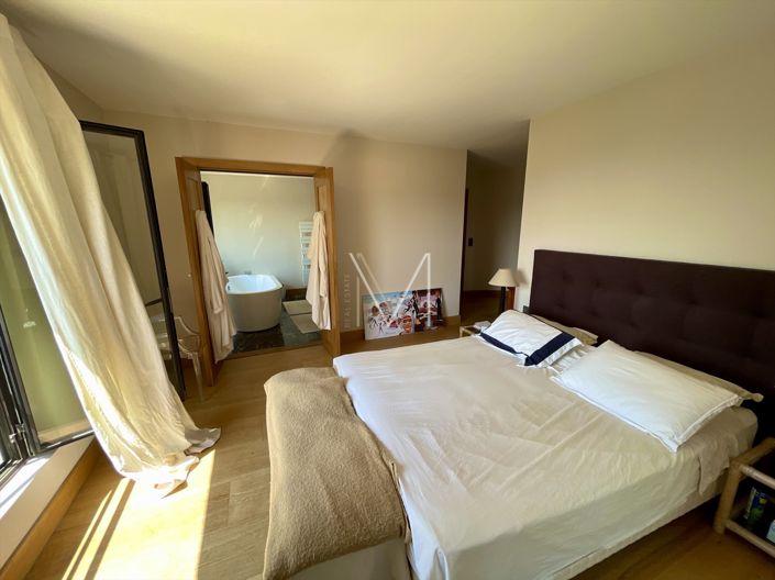Image No.30-5 Bed House for sale