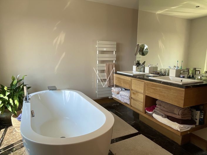 Image No.31-5 Bed House for sale