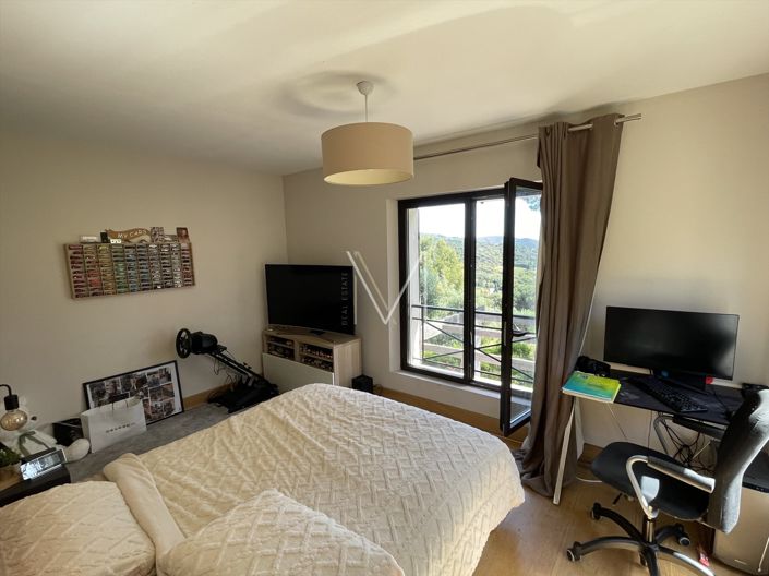 Image No.32-5 Bed House for sale