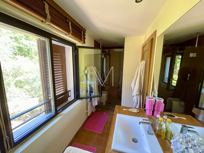 Image No.34-5 Bed House for sale