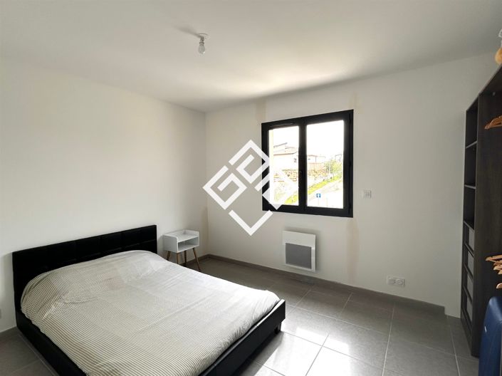 Image No.11-3 Bed House for sale