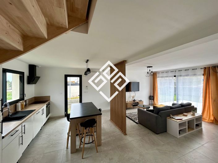 Image No.2-3 Bed House for sale