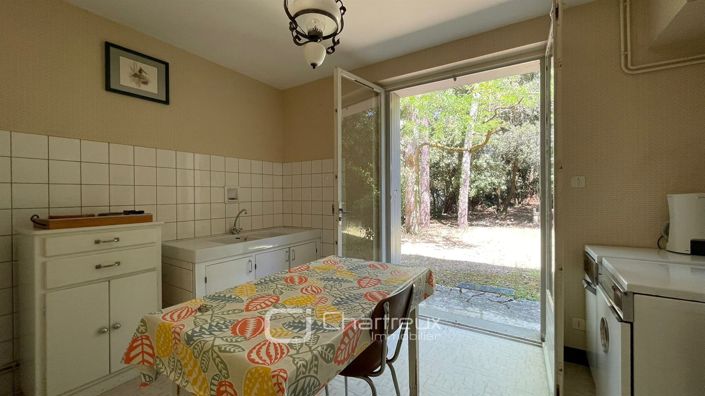 Image No.6-6 Bed House for sale