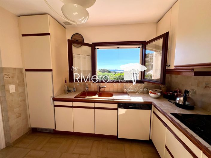 Image No.13-5 Bed House for sale