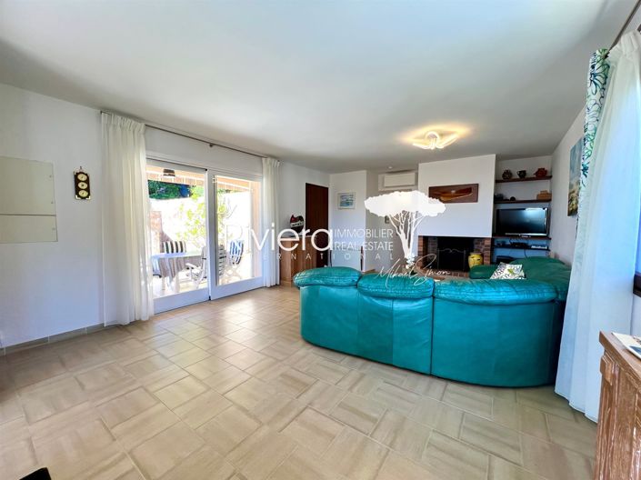 Image No.17-5 Bed House for sale