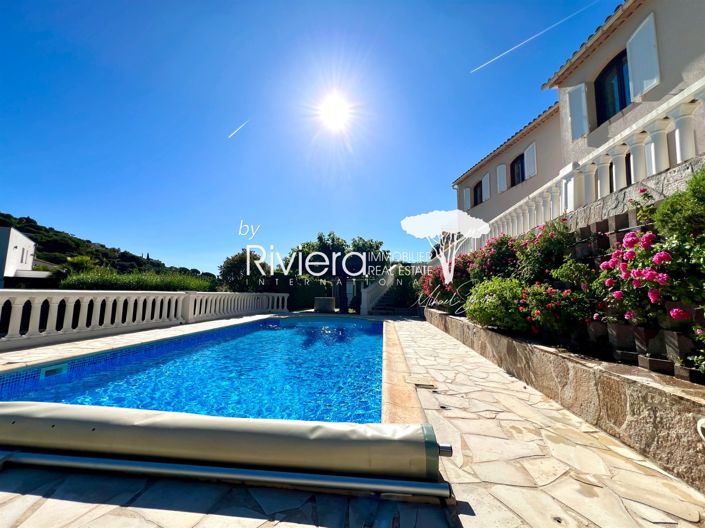 Image No.7-5 Bed House for sale