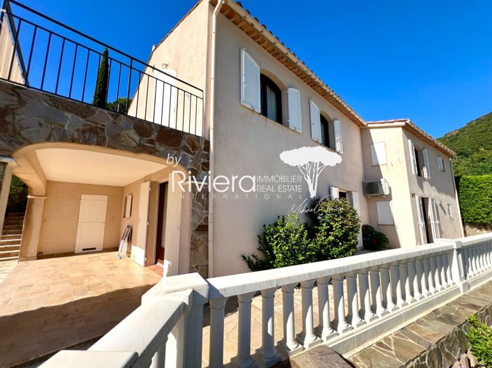 Image No.8-5 Bed House for sale