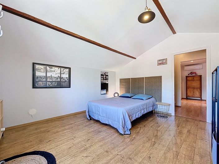 Image No.6-5 Bed House for sale