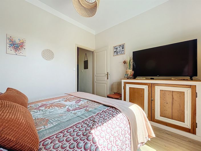 Image No.7-5 Bed House for sale