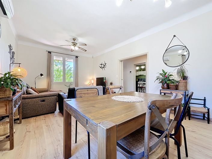 Image No.8-5 Bed House for sale