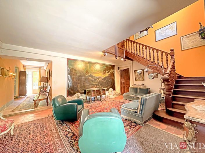 Image No.8-8 Bed House for sale