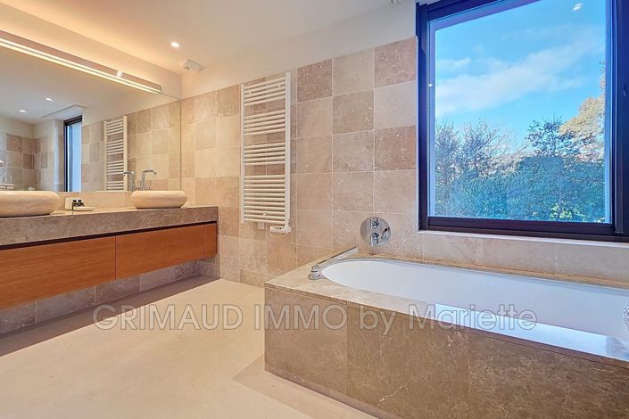 Image No.9-5 Bed House for sale