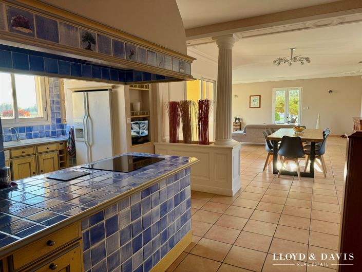 Image No.7-4 Bed House for sale